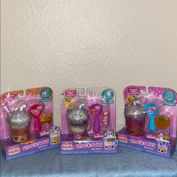 NOM NOMS Other - NWT NOM NOMS (lot of 3) SNACKABKES -Silly Shakes